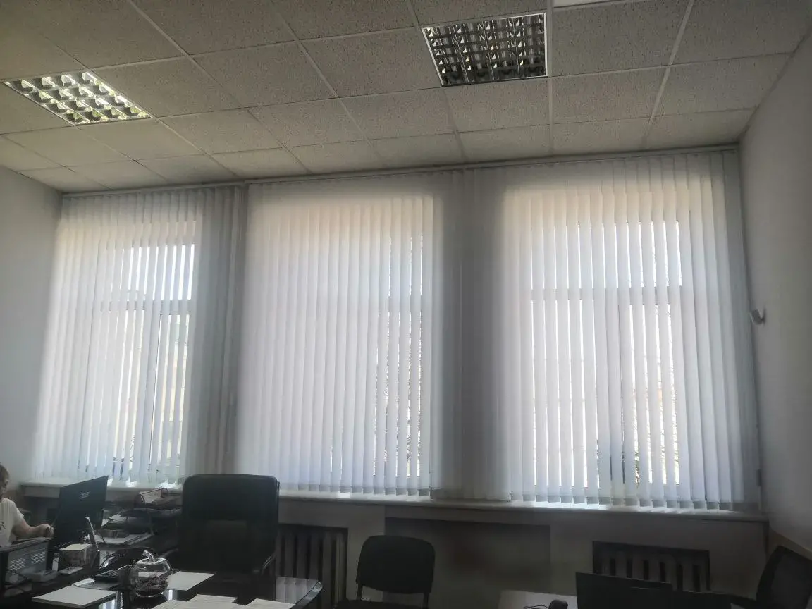 Вертикальные жалюзи в офисе